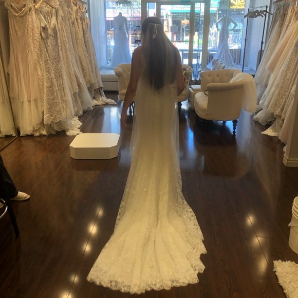 Wedding dress - Picture 9 of 13